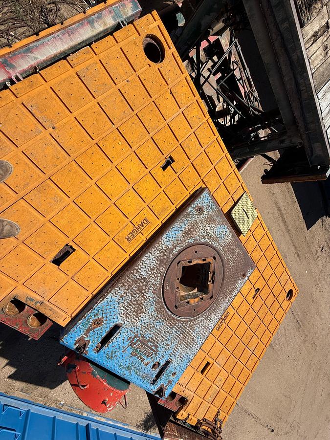 Used 2-SECTION 16.6’ H TELESCOPING SUB STRUCTURE W/ ZP175 ROTARY TABLE, RIGHT ANGLE DRIVE, & 33’ x 120” SKIDDED RIG RAMPS