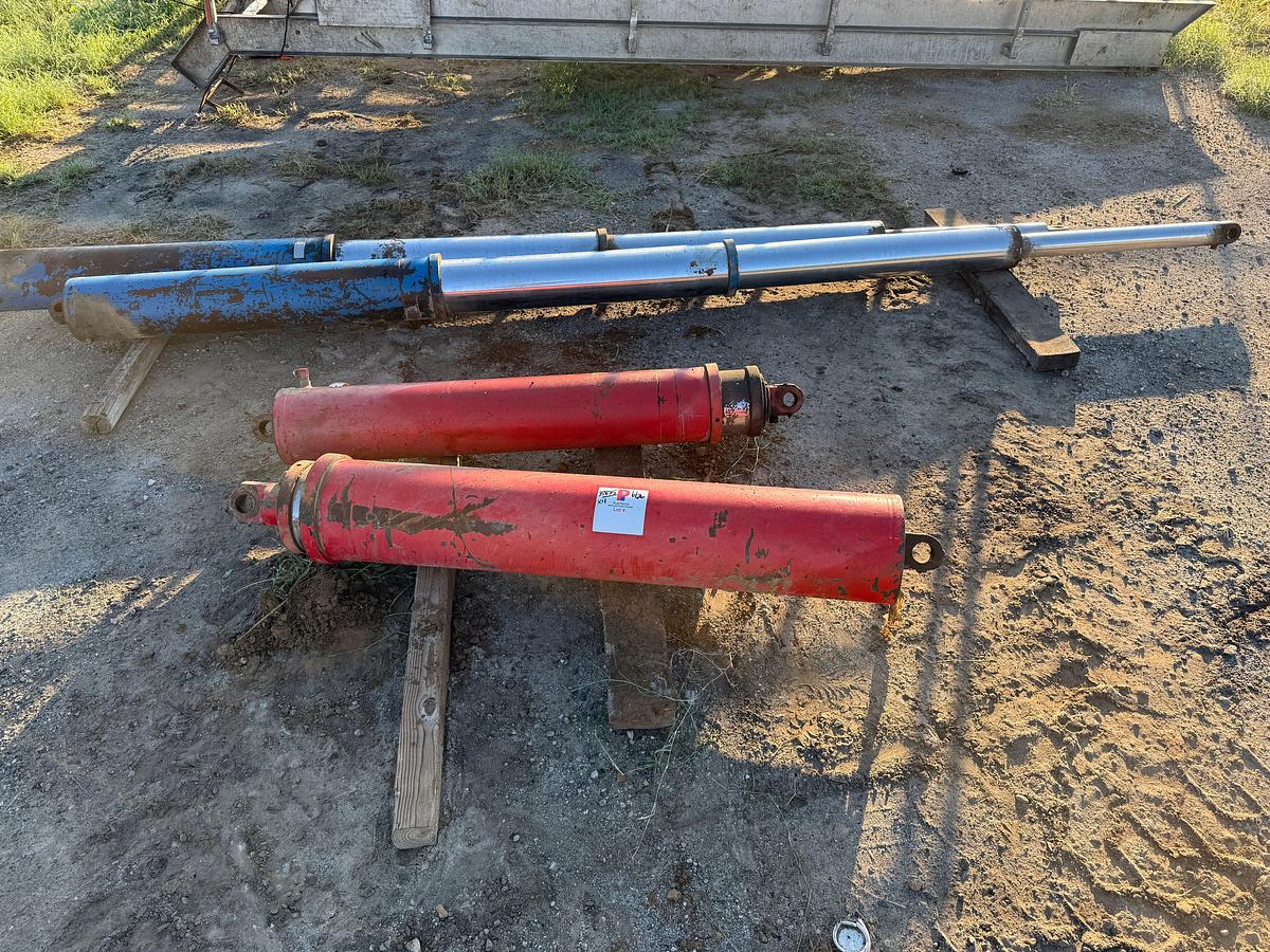 Used (4) ASSORTED HYDRAULIC RAISING RAMS F/ WELL SERVICE RIGS