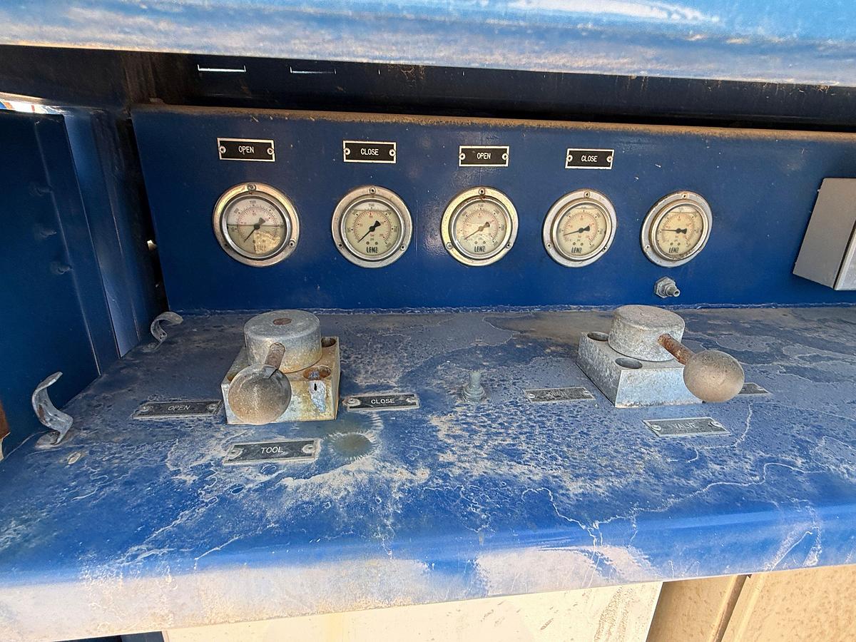 Used SELF CONTAINED 20K WP GREASE INJECTION UNIT COMBO P/B 8.4-KW ISUZU DIESEL GENERATOR