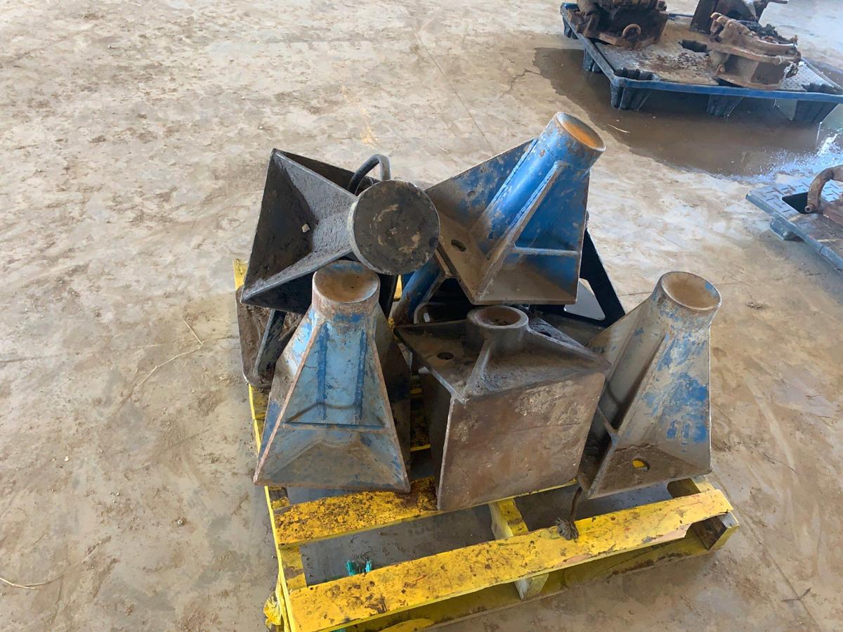 Used (7) WELL SERIVE RIG JACK STANDS
