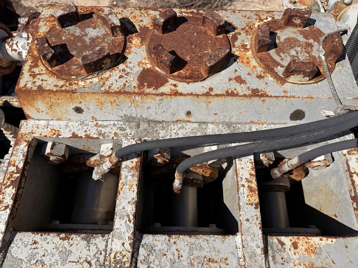 Used OILWELL SA634-5 10K WP TRIPLEX CEMENT PUMP UNIT P/B DETROIT SERIES 60 SKIDDED MTD ON 2007 LUFKIN TRI AXLE NARROW NECK LOWBOY