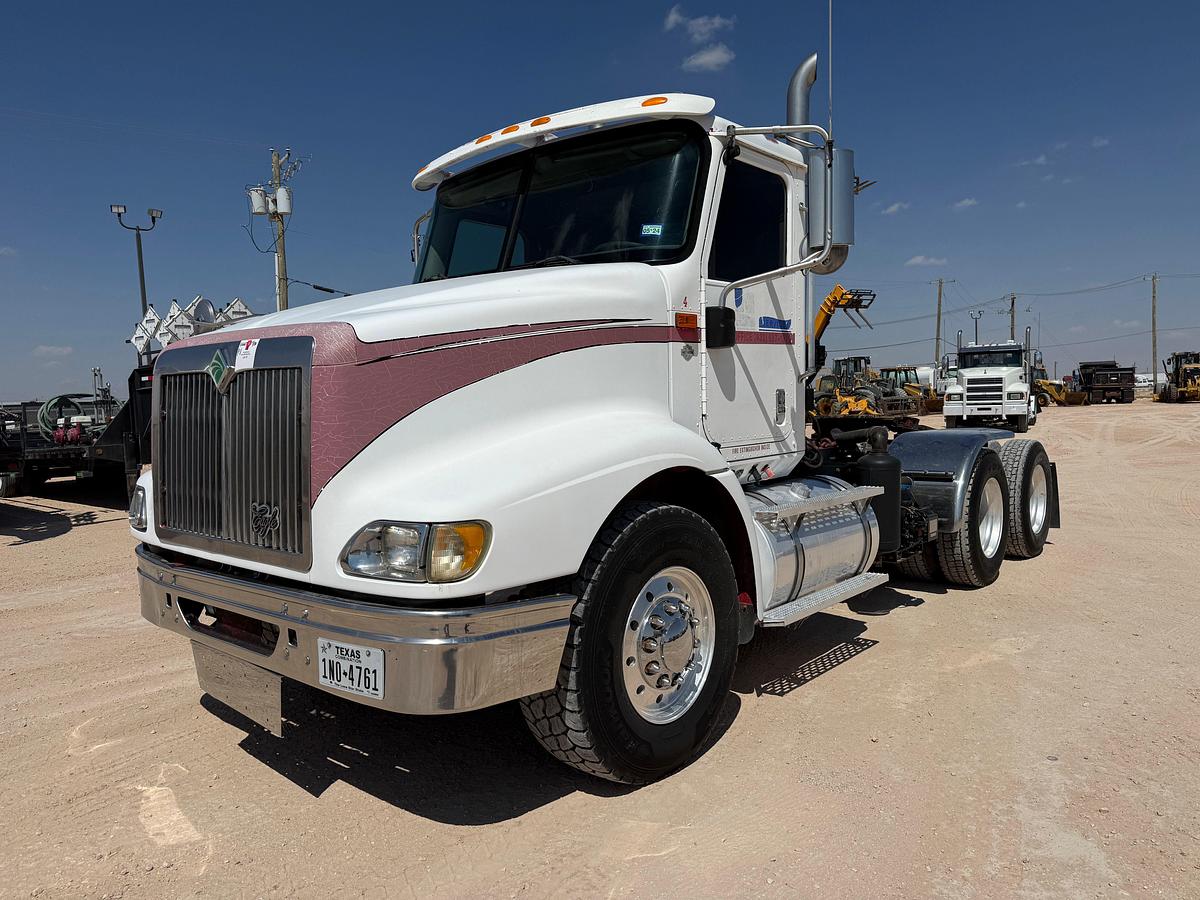 Used 2001 INTERNATIONAL 9200I T/A DAYCAB HAUL TRUCK