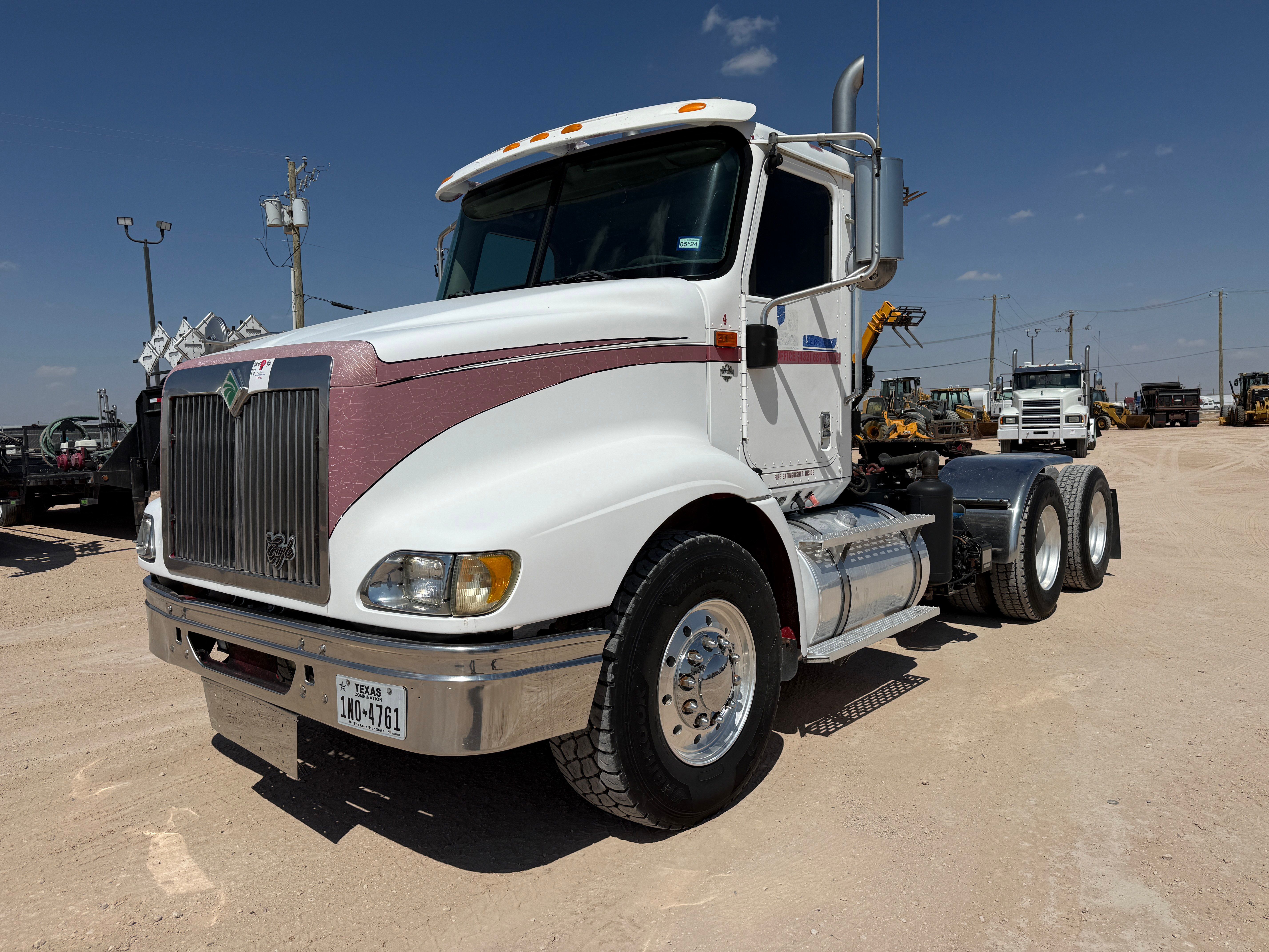 Used 2001 INTERNATIONAL 9200I T/A DAYCAB HAUL TRUCK