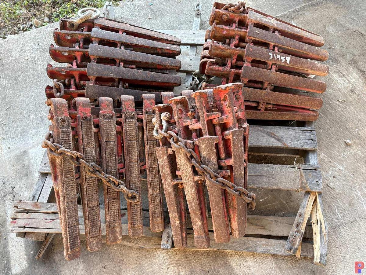 Used PALLET W/ (4) 14-SEGMENT MANUAL SLIPS