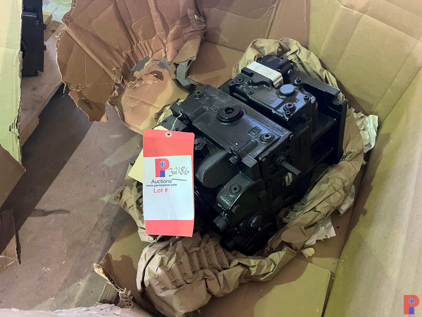 Used NEW / UNUSED SAUER DANFOSS 180CC HYDRAULIC PUMP P/N 83061571