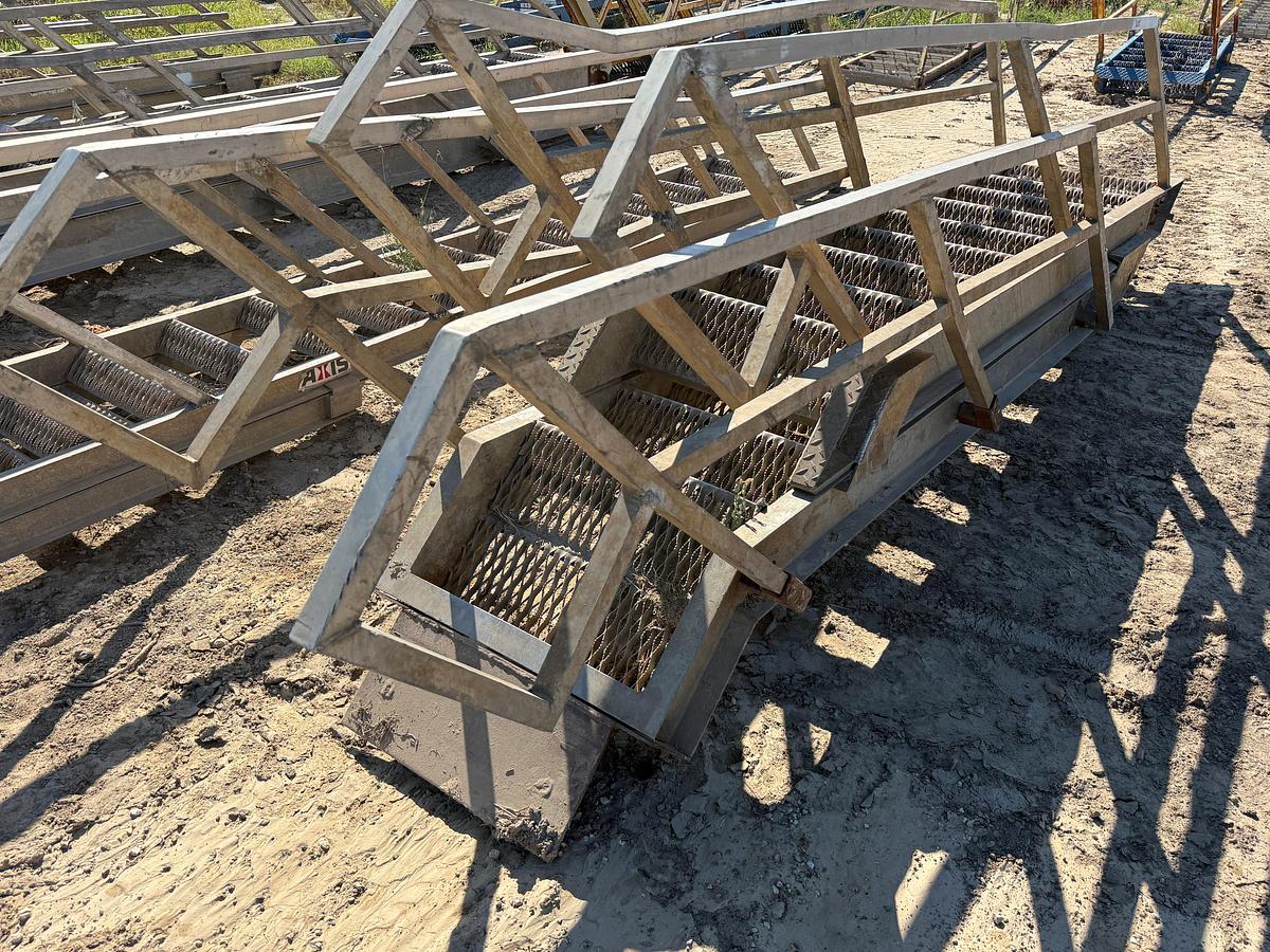 Used 22’ EXTENDABLE ALUMINUM RIG LADDER