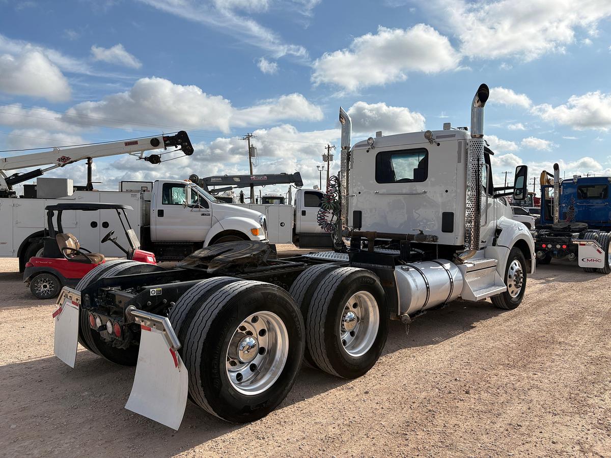 Used 2020 KENWORTH T880 T/A DAYCAB HAUL TRUCK