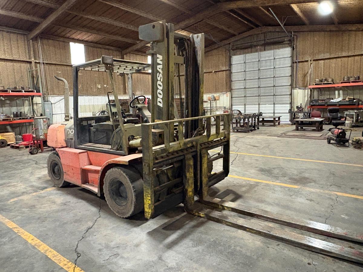 Used DOOSAN D70-5 7 TON CAP. FORKLIFT