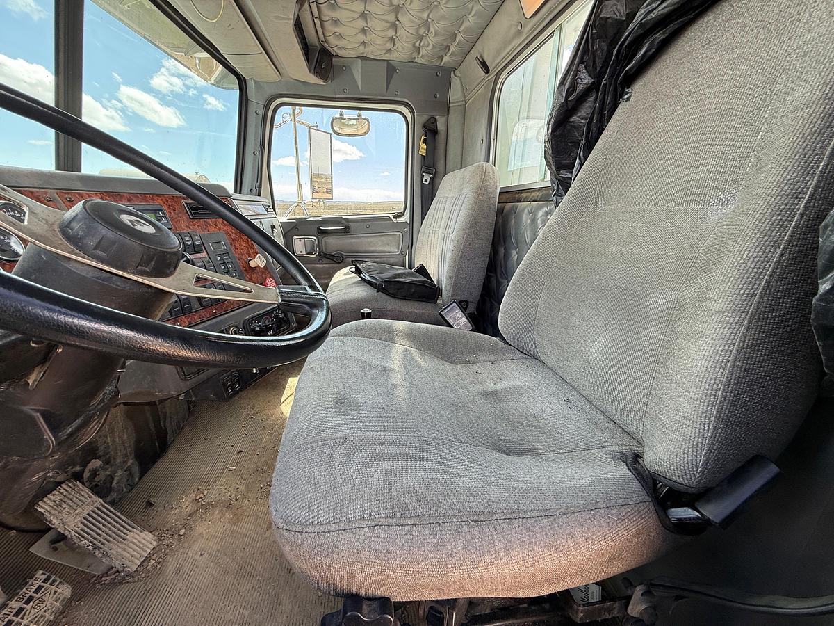 Used 2009 WESTERN STAR 4900 SB BED / POLE WINCH TRUCK (26,000 Miles!!)