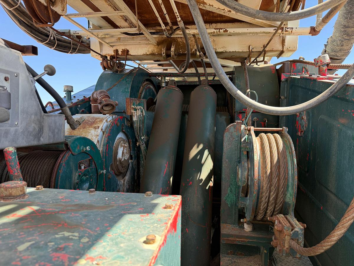Used 2006 SJ PETRO XJ450 105’-303K LBS. 5-AXLE MOBILE DRILLING RIG