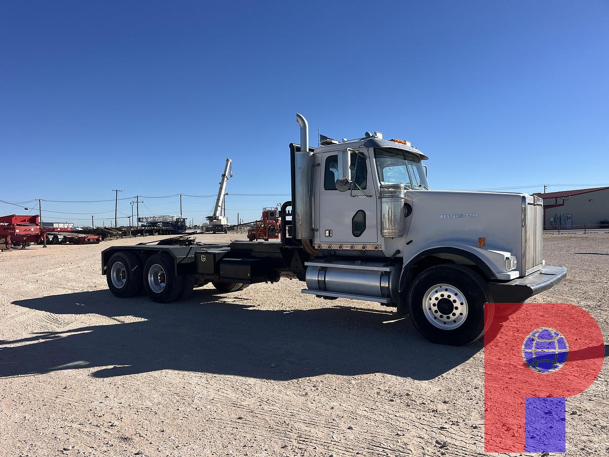 Used 2007 WESTERN STAR 4900 SF T/A DAYCAB WINCH TRUCK
