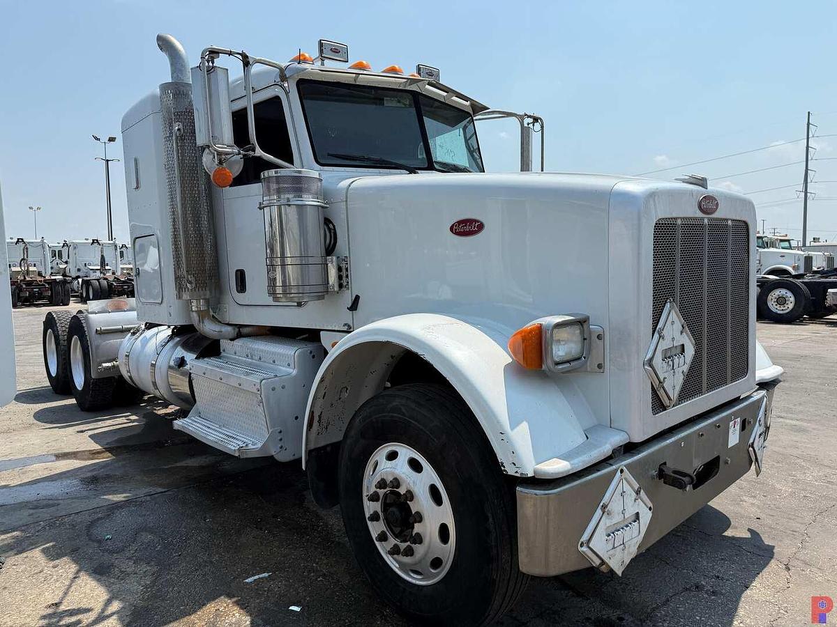 Used 2013 PETERBILT 367 T/A SLEEPR TRUCK