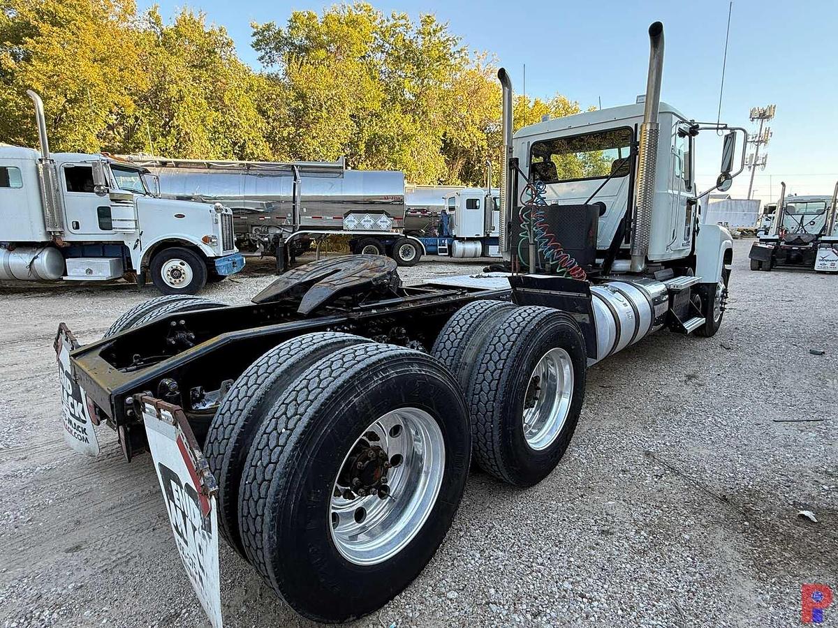 Used 2015 MACK CHU613 PINNACLE T/A DAY CAB TRUCK TRACTOR