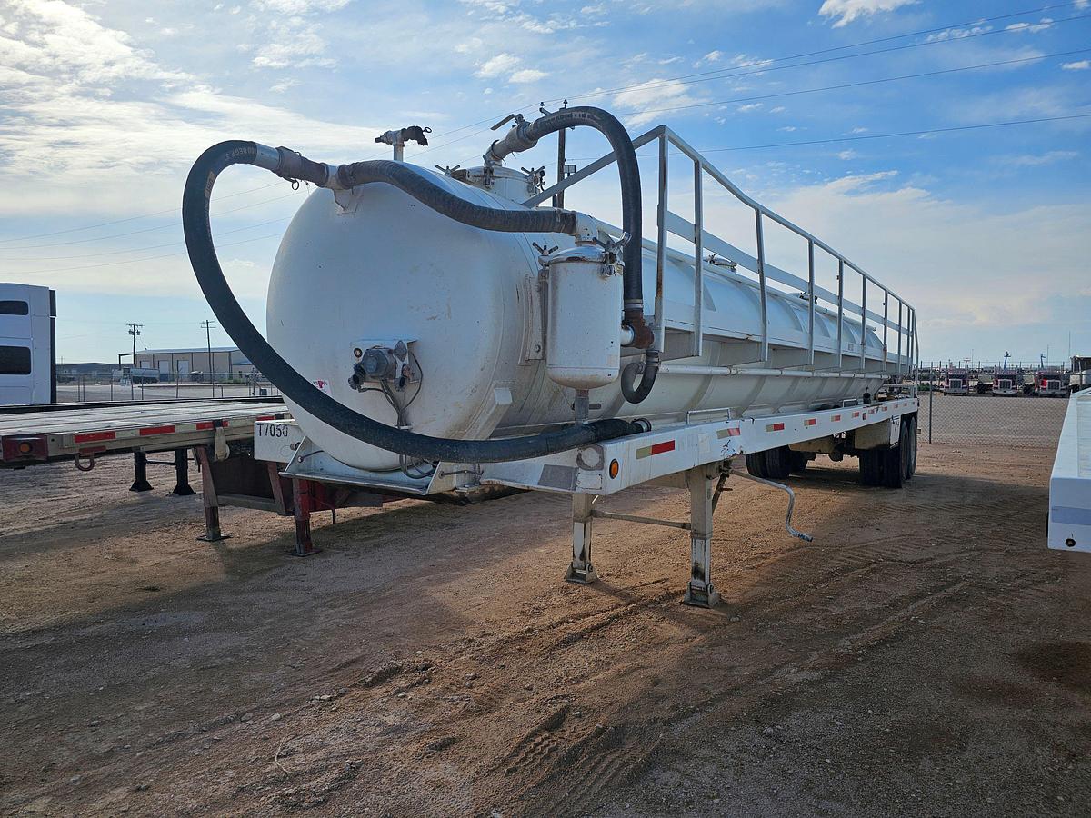 Used 2009 TROXELL 130BBL T/A VACUUM TRAILER (New Liner 8/2023)