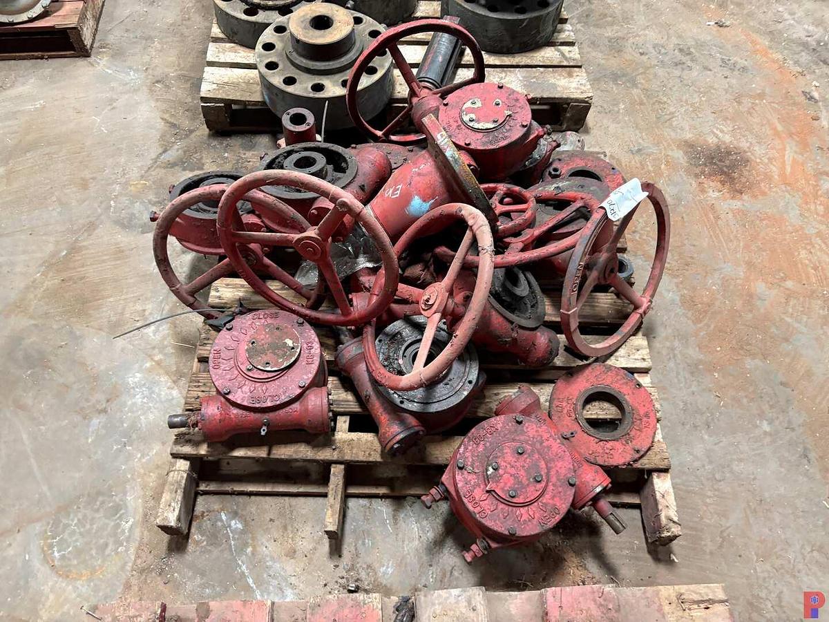 Used PALLET W/ (11) WORM GEAR OPERATOR VALVE HANDLES