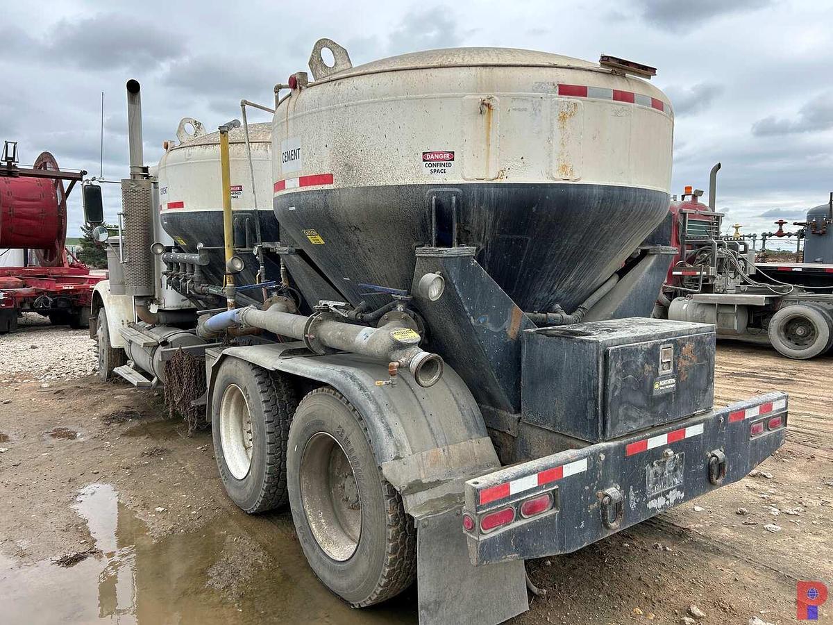 Used 2007 FREIGHTLINER FLD120 SD DBL. POD CEMENT BULK TRUCK