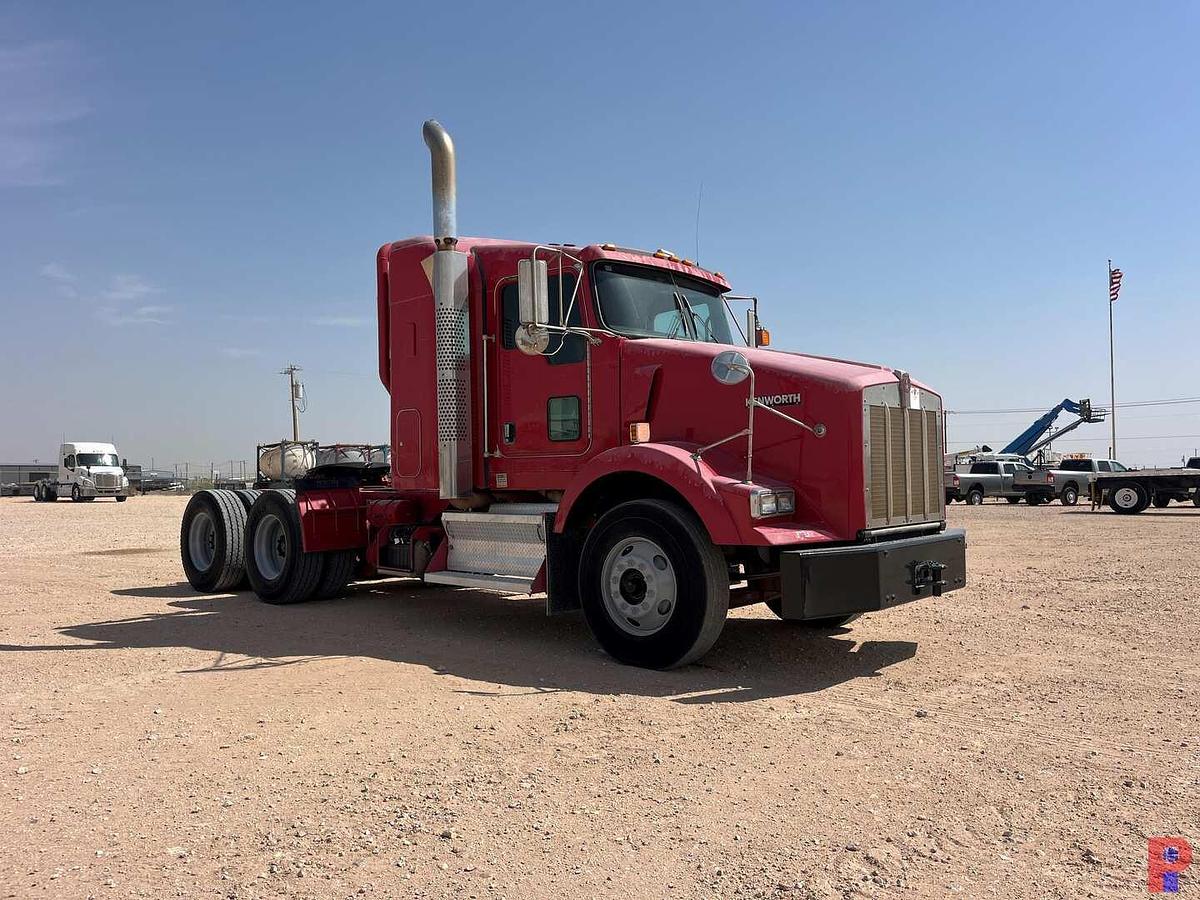 Used 2011 KENWORTH T800 T/A SLEEPER HAUL TRUCK
