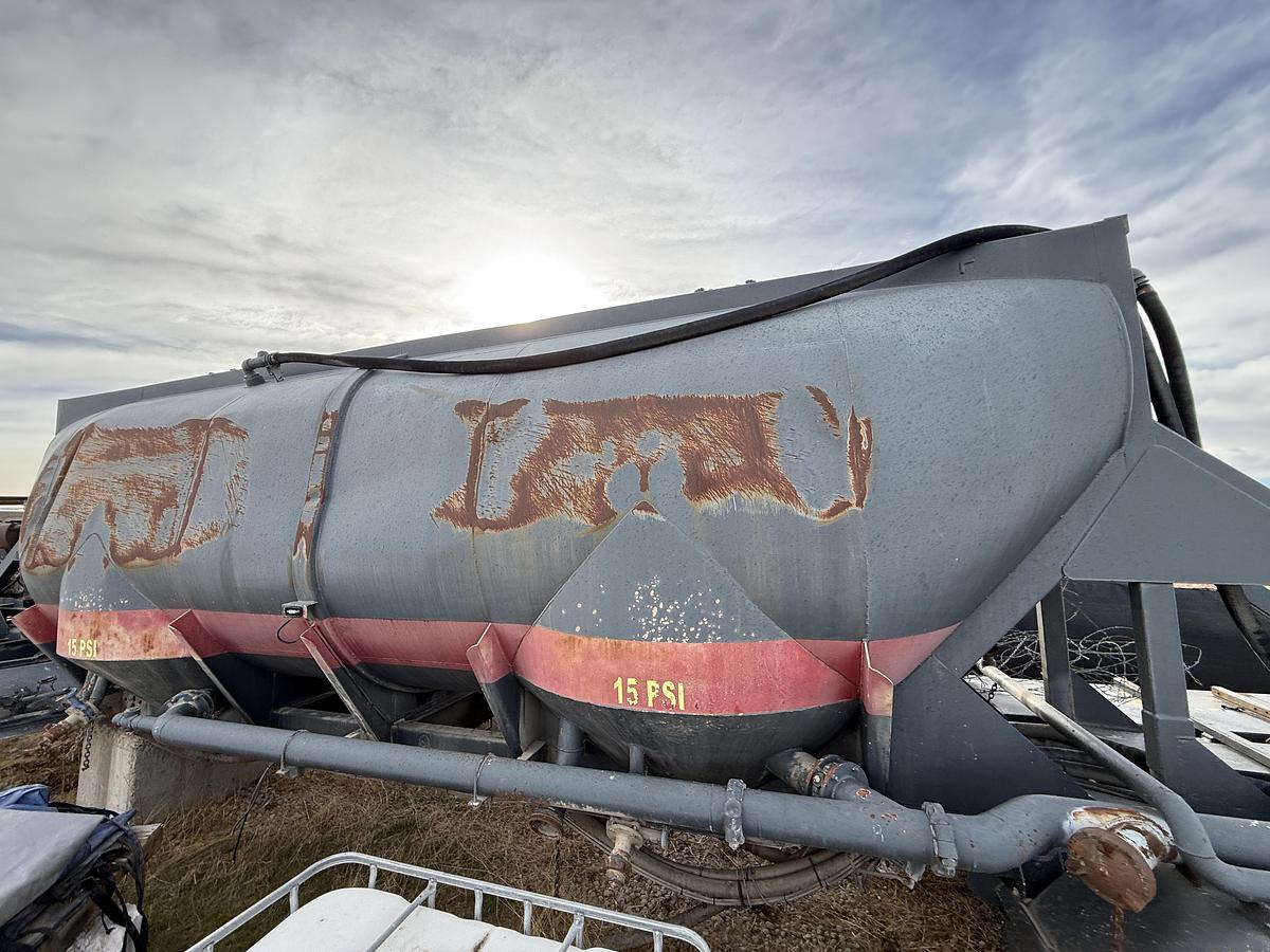 Used 2006 FRUEHAUF PNEUMATIC DRY BULK T/A CEMENT TRAILER