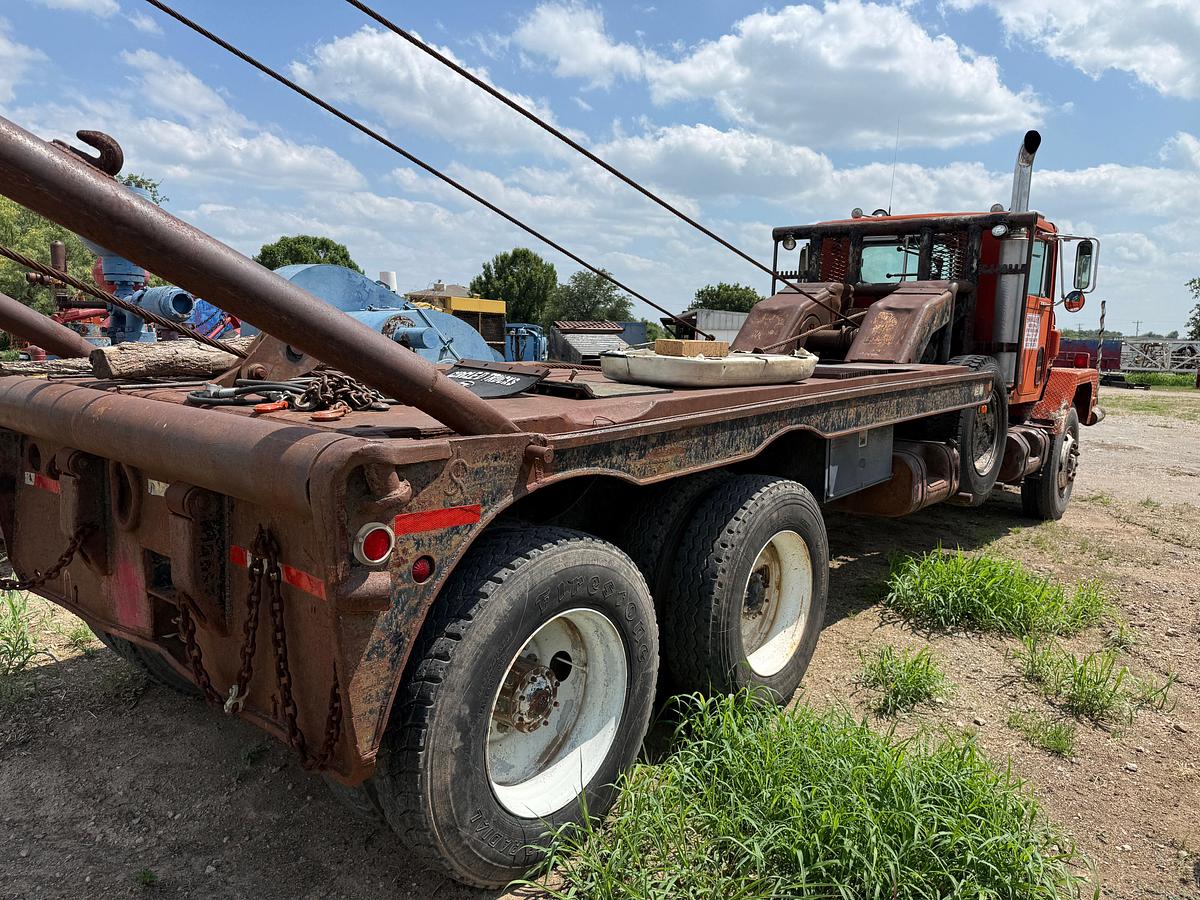 Used 1981 INTERNATIONAL 5000 T/A 30-TON GIN POLE TRUCK