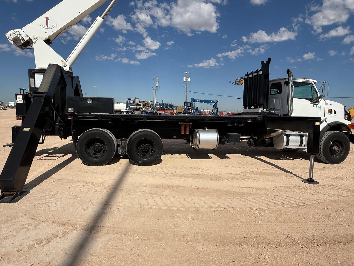 Used 2007 STERLING LT7500 SERIES T/A DAYCAB 30-TON CRANE TRUCK