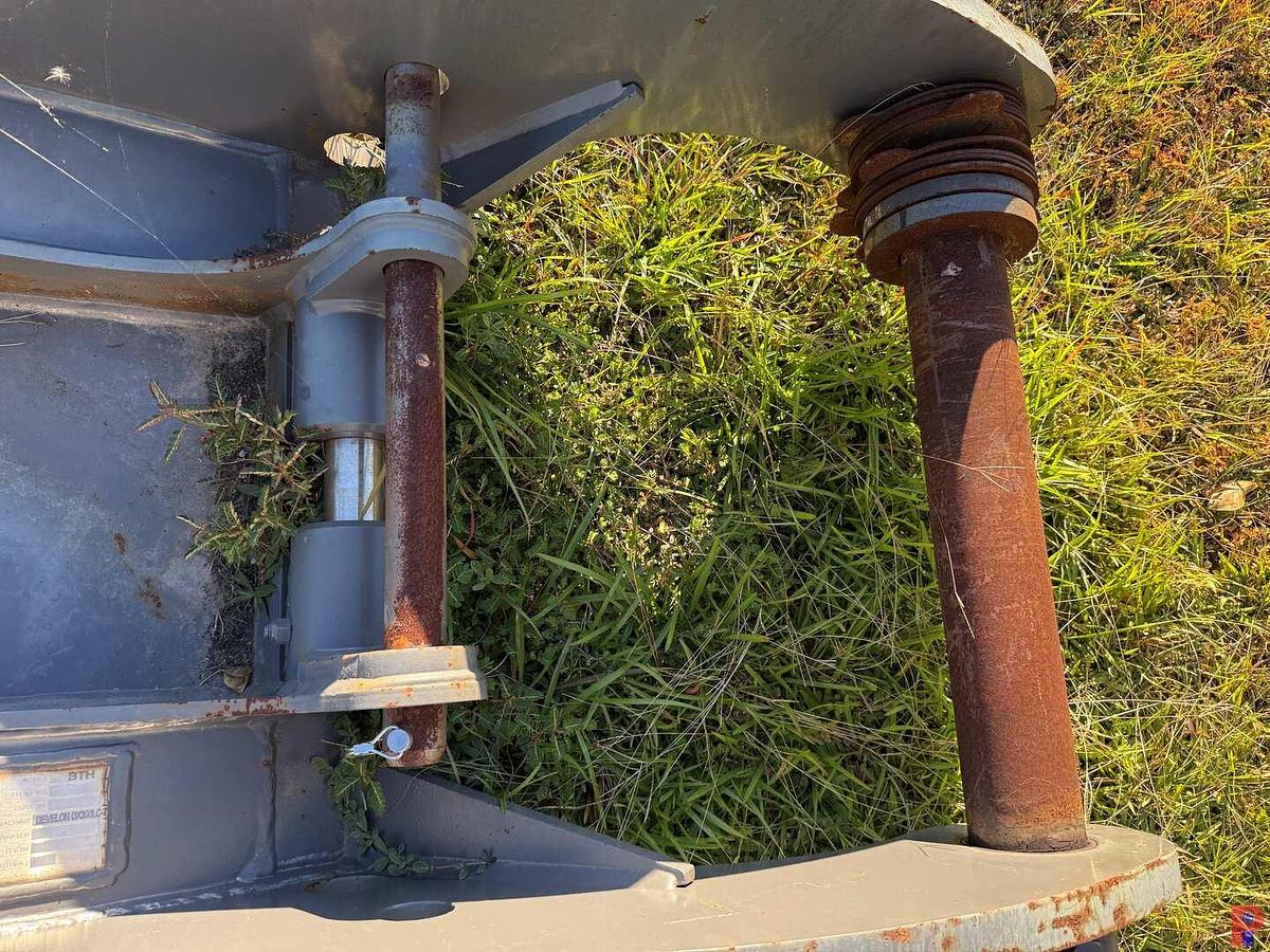 Used ROCKLAND 42” X 62” HYDRAULIC EXCAVATOR THUMB FITS DEVELON 300LC-7