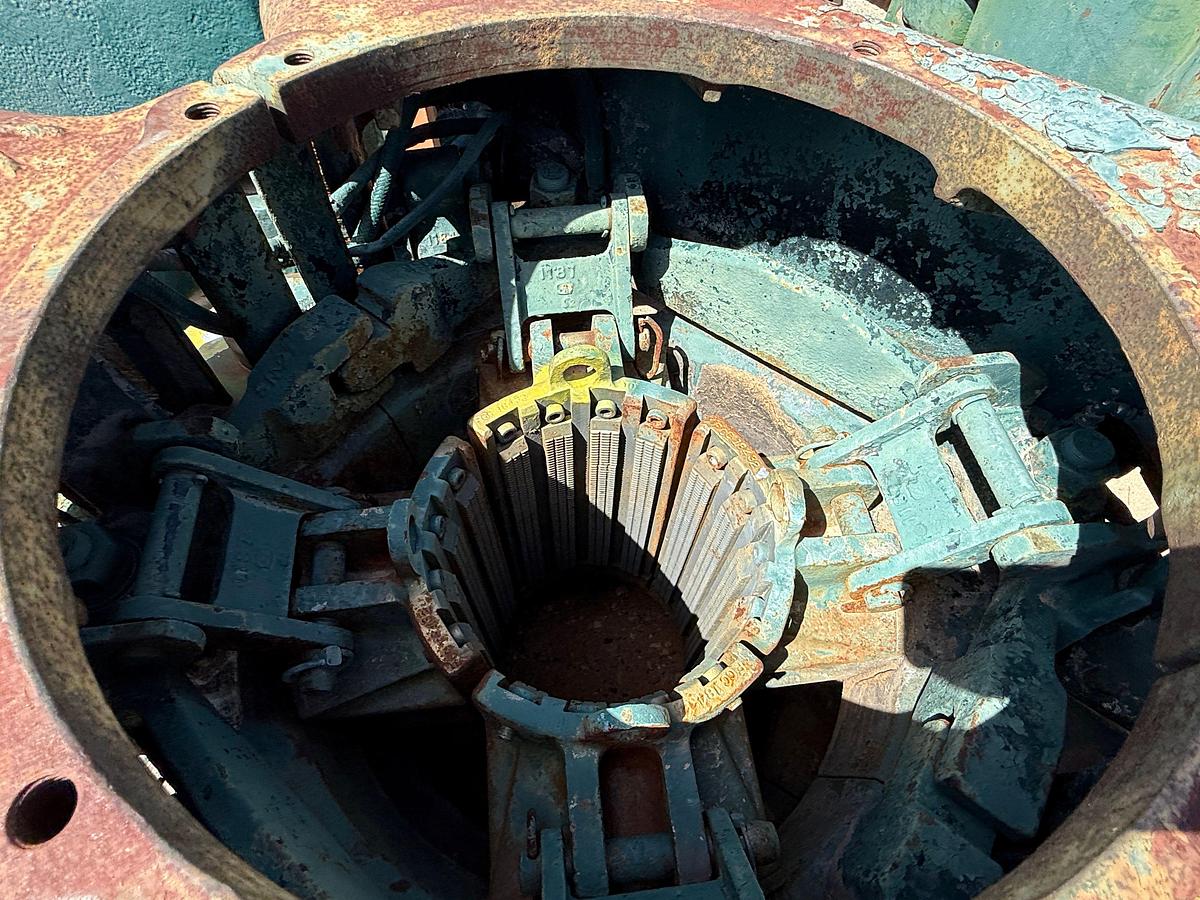 Used LOT W/ (3) VARCO 350-TON SLIP TYPE SPIDER CASING ELEVATORS