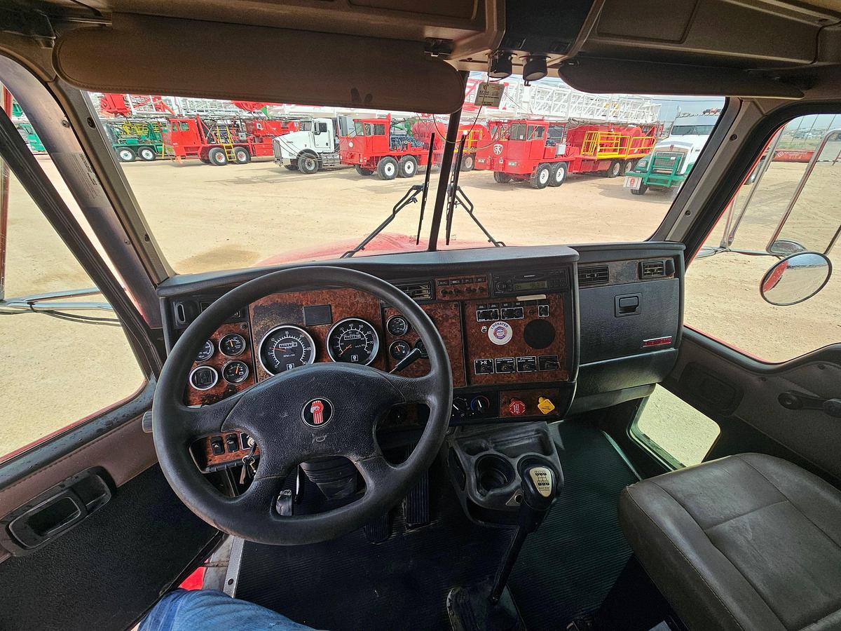 Used 2005 KENWORTH T800 T/A SLEEPER HAUL TRUCK