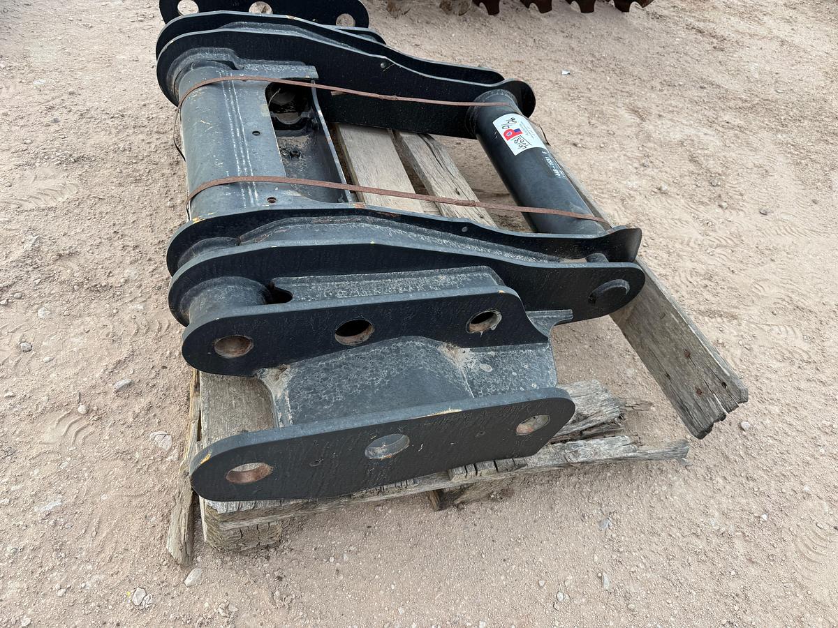 Used CAT 448-1531 QUICK COUPLER ONLY (NO CYLINDER) F/ FRONT LOADER ATTCHMENT