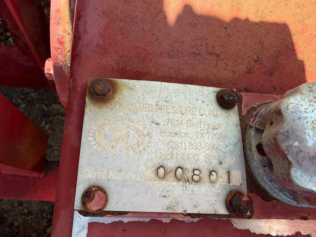 Used 4-STATION 8-BOTTLE ACCUMULATOR CLOSING UNIT, SKIDDED