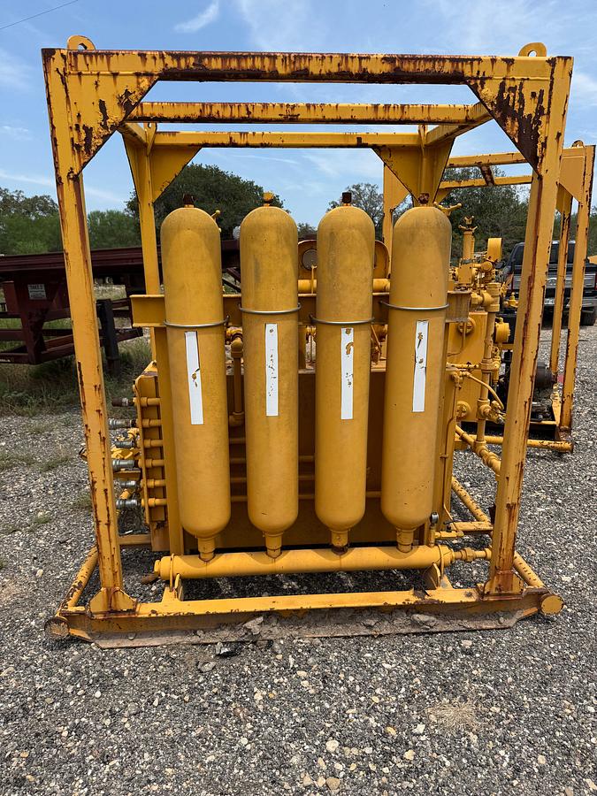 Used 2009 ADVANCED PRESSURE 3-STATION 4-BOTTLE ACCUMULATOR CLOSING UNIT, SKIDDED