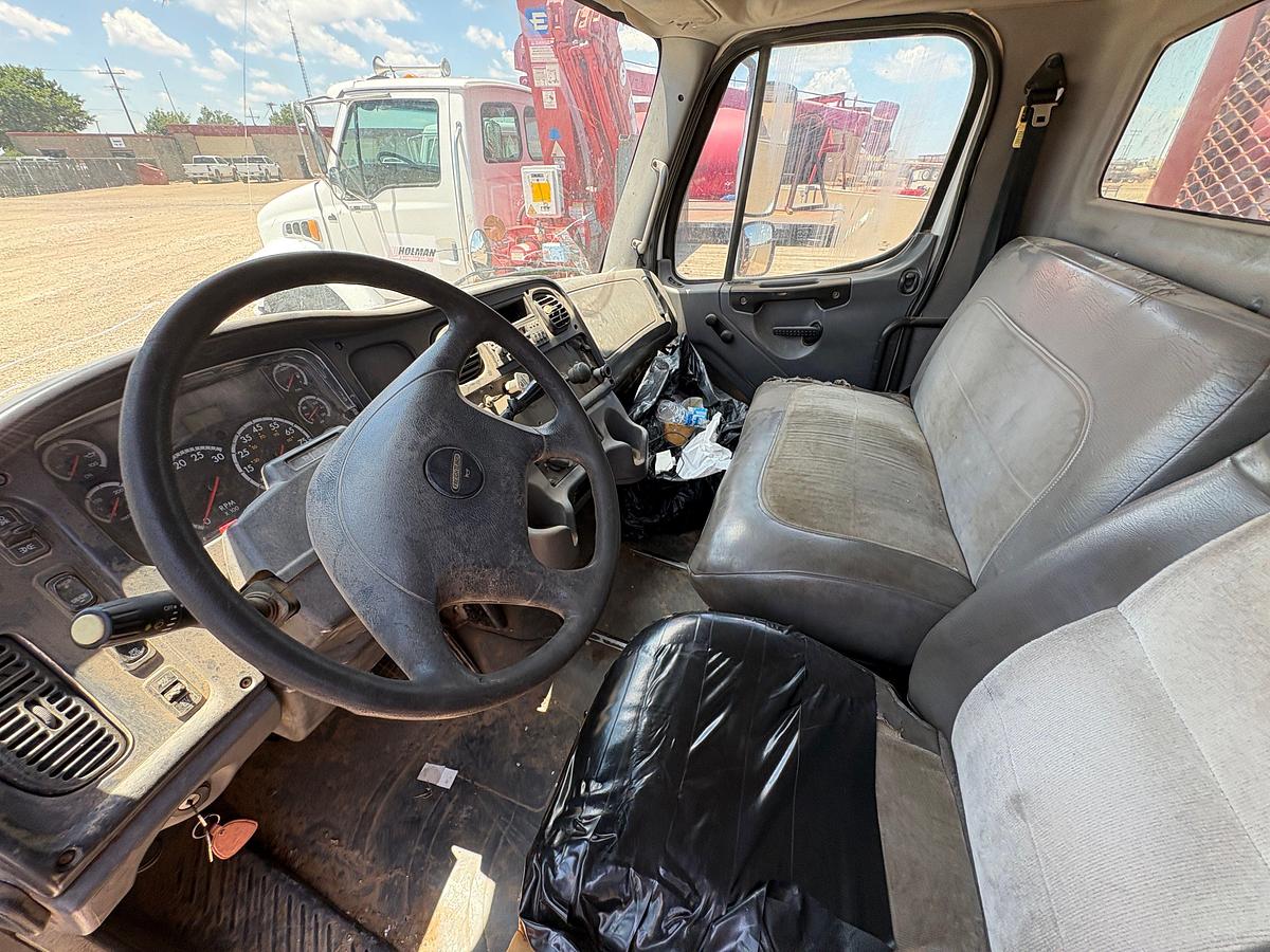Used 2007 FREIGHTLINER M2 106 S/A DAYCAB GIN POLE TRUCK