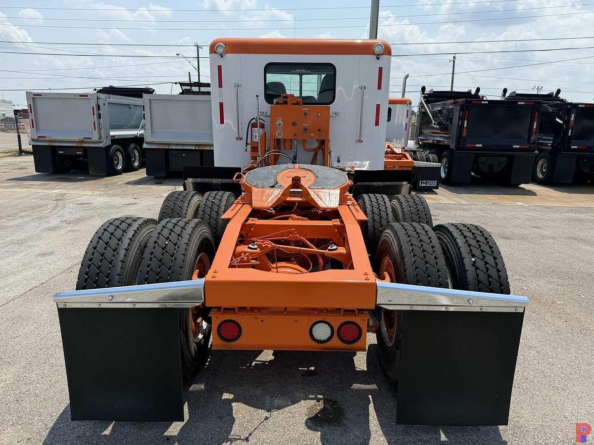 Used 2011 PETERBILT 367 T/A SLEEPER TRUCK