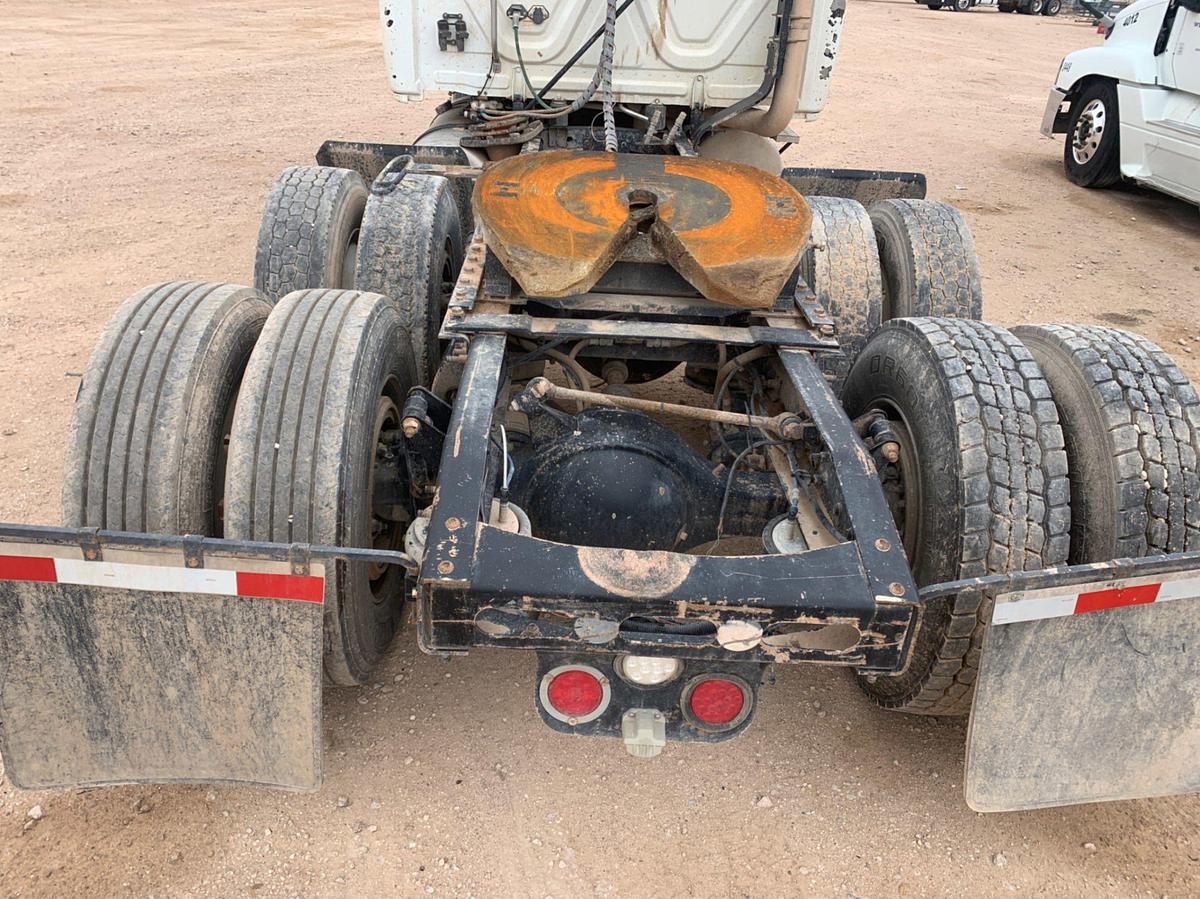 Used 2010 Freightliner Cascadia Sleeper Truck