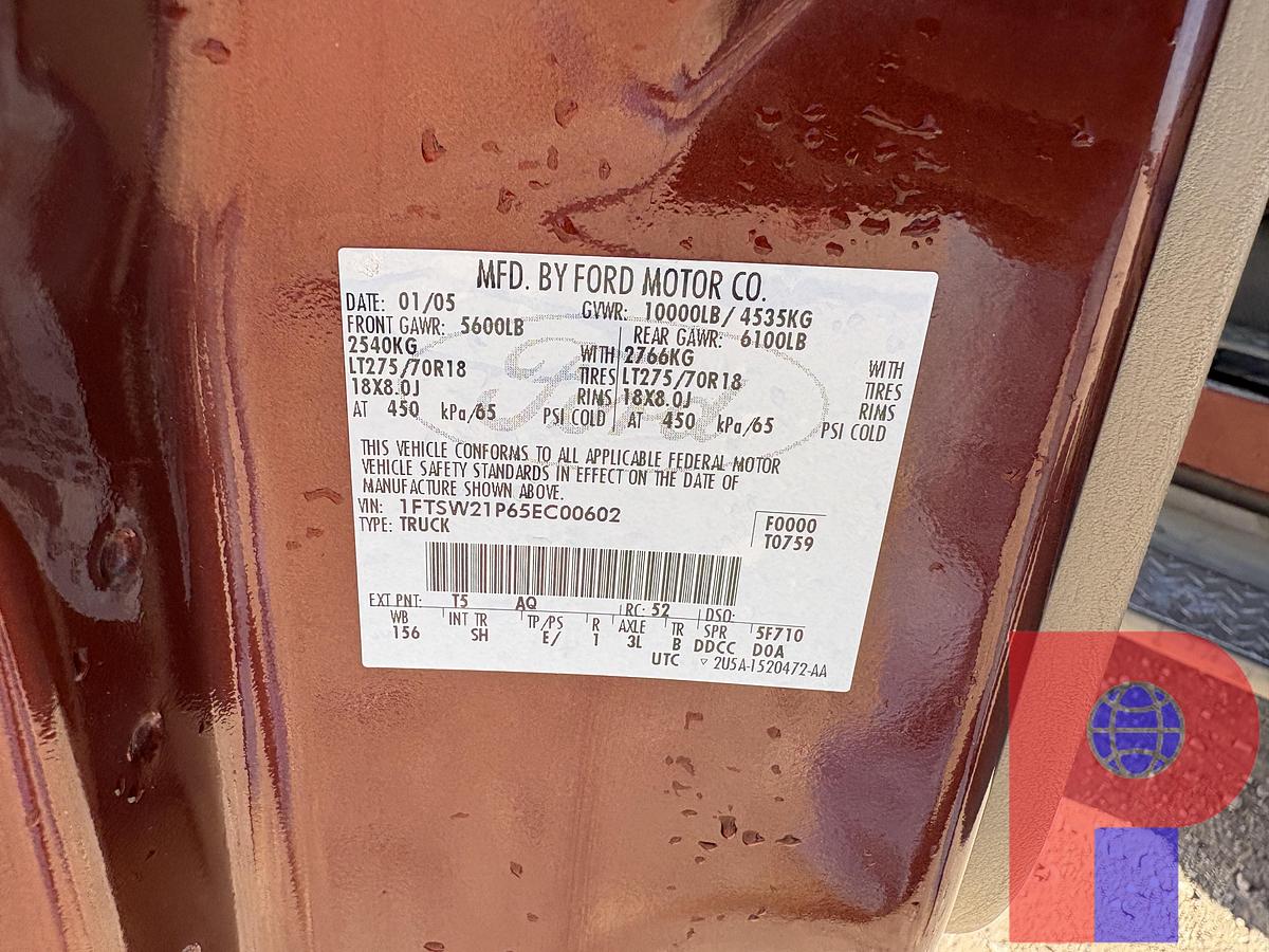 Used 2005 FORD F-250 SUPER DUTY CREW CAB PICUP TRUCK, 4X4