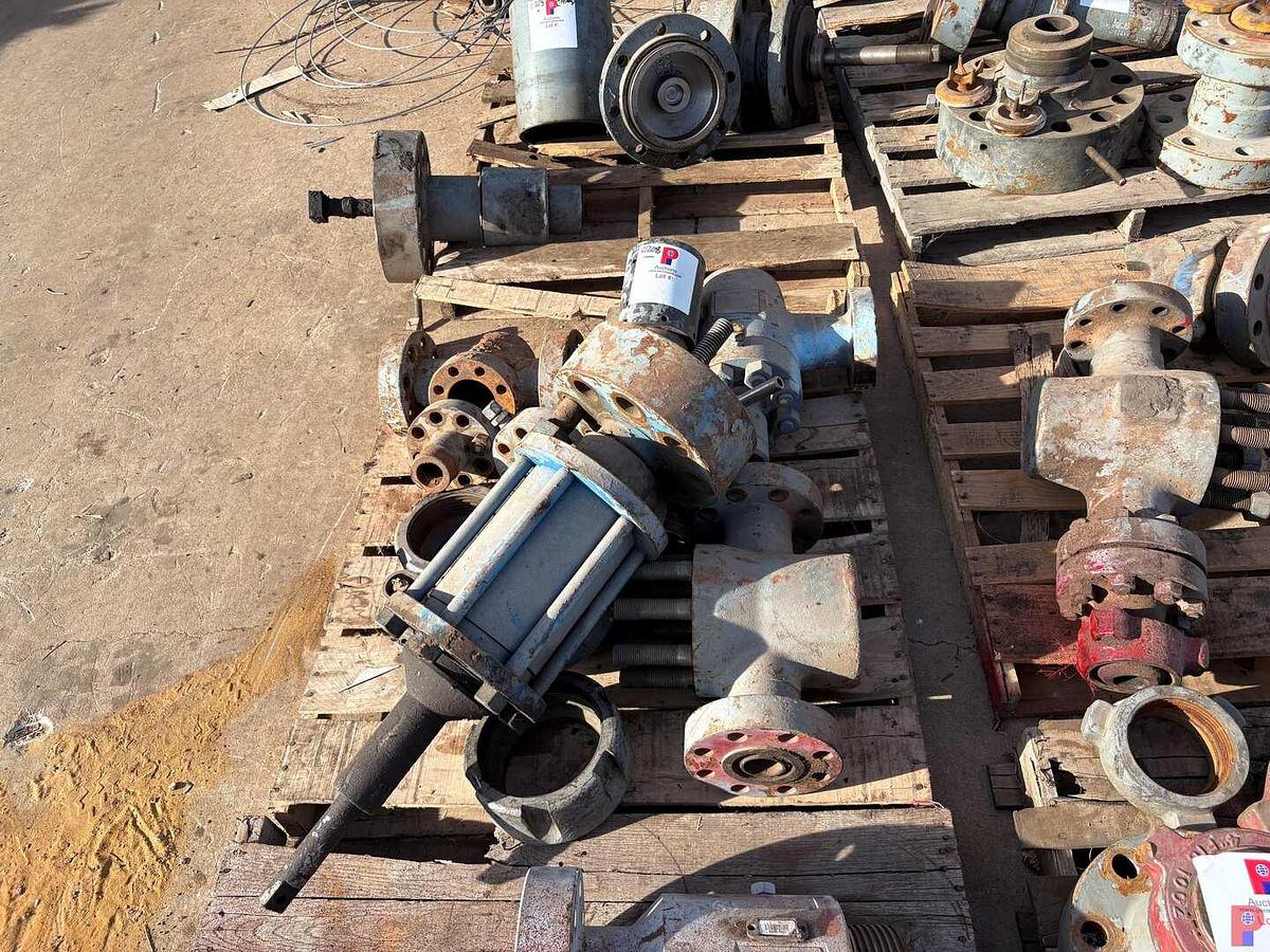 Used (4 PALLETS) OF ASSORTED GATE VALVE/FRAC VALVE PARTS