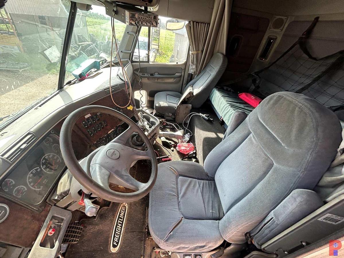 Used 2002 FREIGHTLINER ARGOSY T/A CABOVER WIRELINE TRUCK