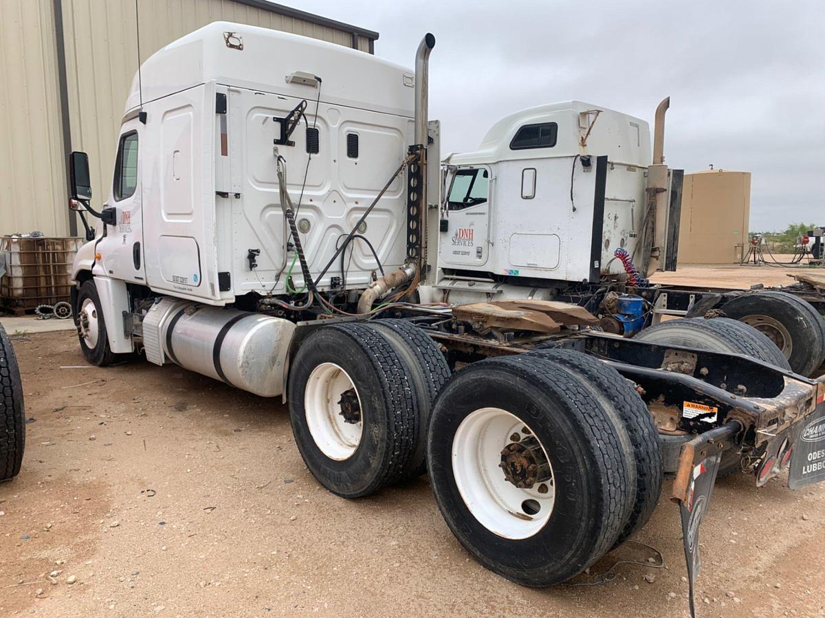 Used 2008 Freightliner Columbia 120 Sleeper Truck