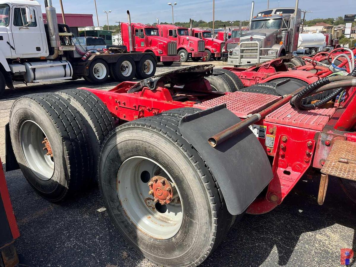 Used 2009 KENWORTH T800 T/A 36” SLEEPER TRUCK