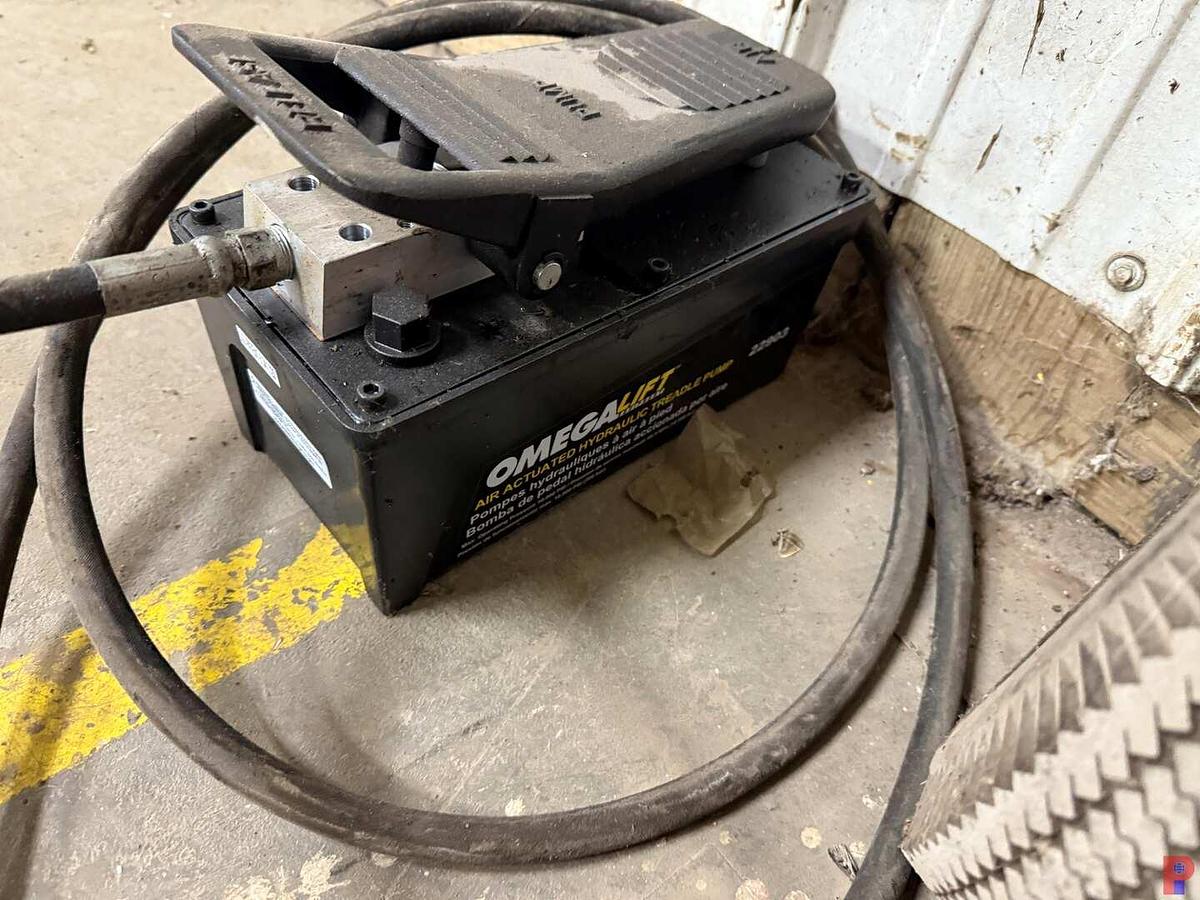 Used (2 X $) VAL-TEX 15K PSI HYDRAULIC LUBRICATOR UNIT W/  DOLLY, (2) OMEGA LIFT TREADLE PUMPS