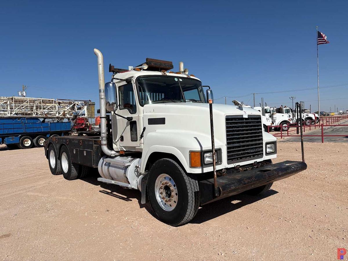 Used 2006 MACK CHN613 T/A DAYCAB WINCH TRUCK