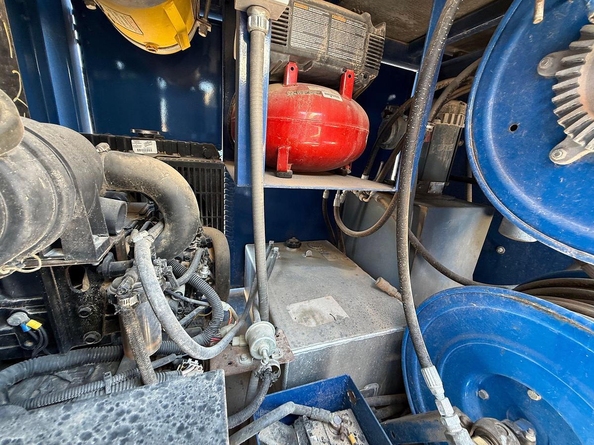Used SELF CONTAINED 20K WP GREASE INJECTION UNIT COMBO P/B 8.4-KW ISUZU DIESEL GENERATOR