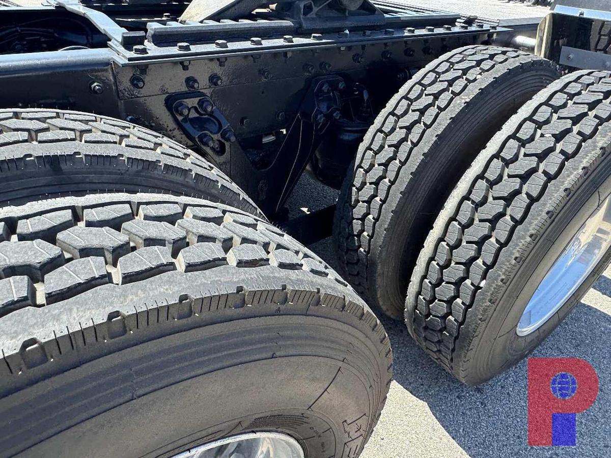 Used 2013 KENWORTH T800 T/A DAYCAB TRUCK TRACTOR