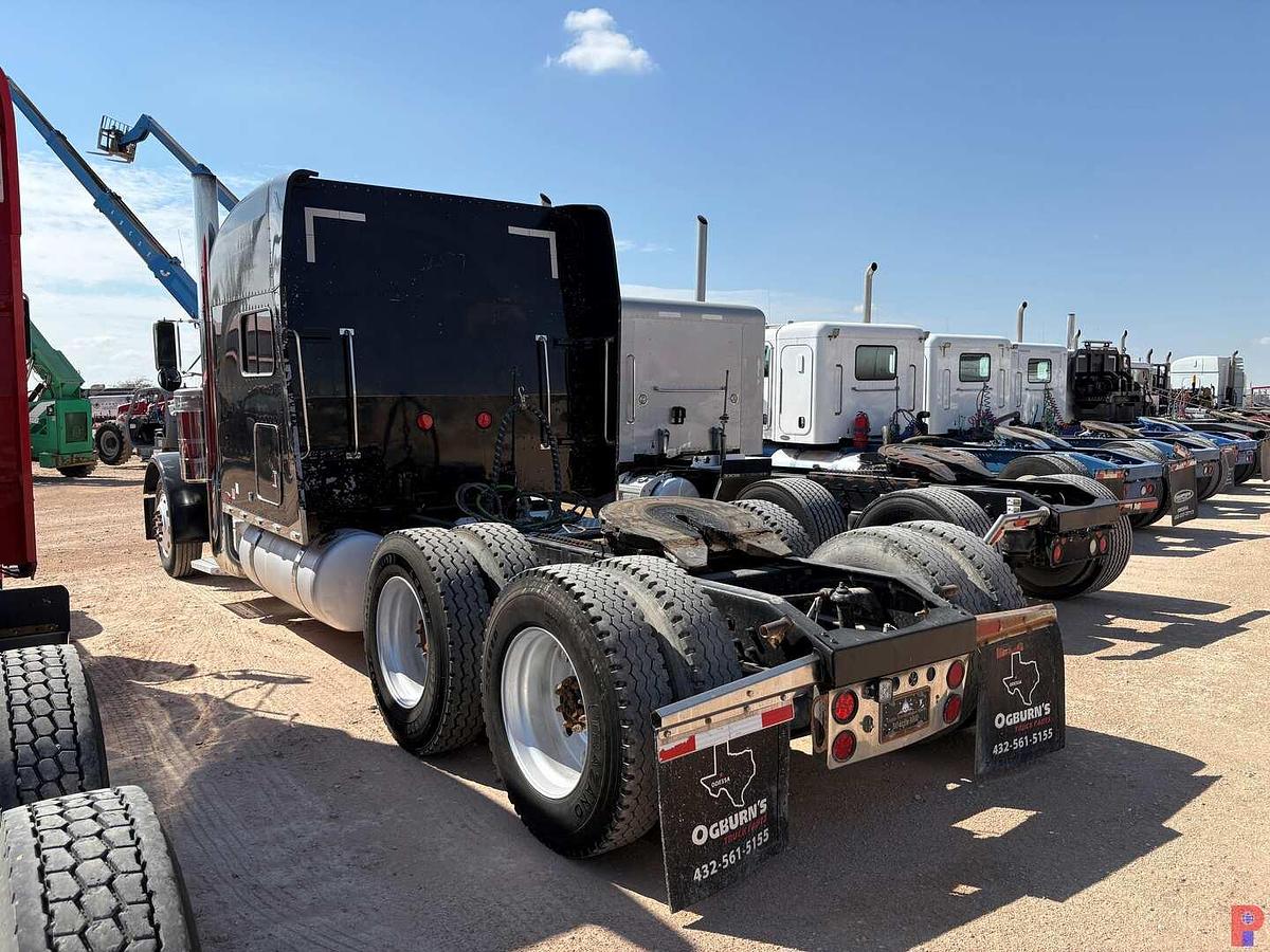Used 2002 PETERBILT 379 EXT HOOD T/A 68” SLEEPER TRUCK