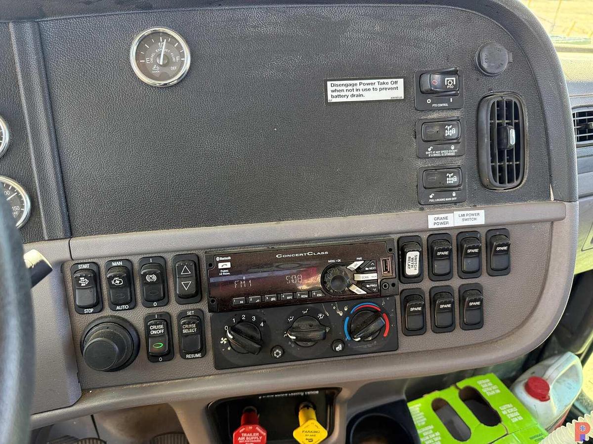 Used 2019 NATIONAL NBT30H-2 30 TON T/A CRANE TRUCK ON  2019 PETERBILT 367