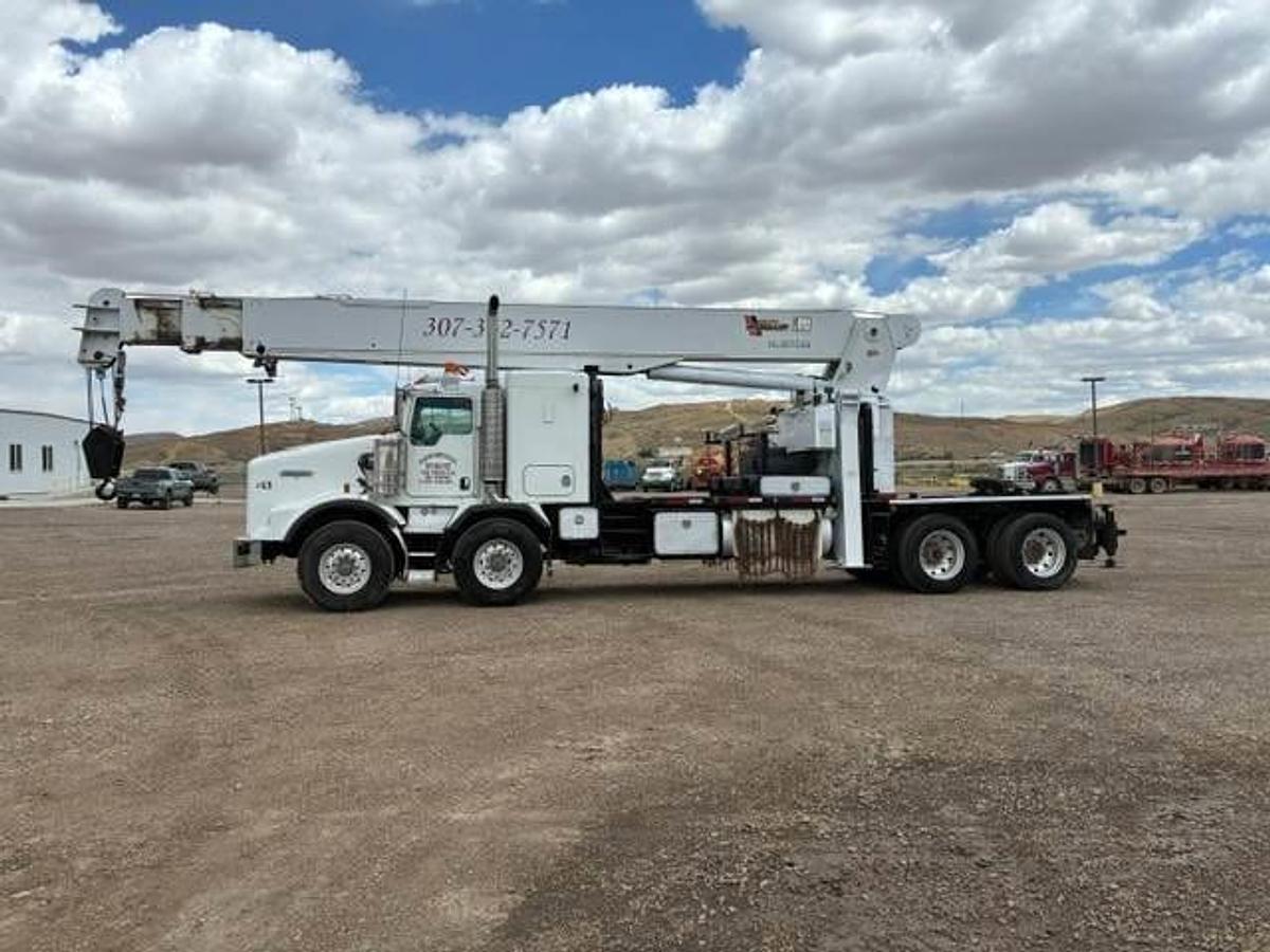 Used 2007 Kenworth T800 30 Ton Crane Truck