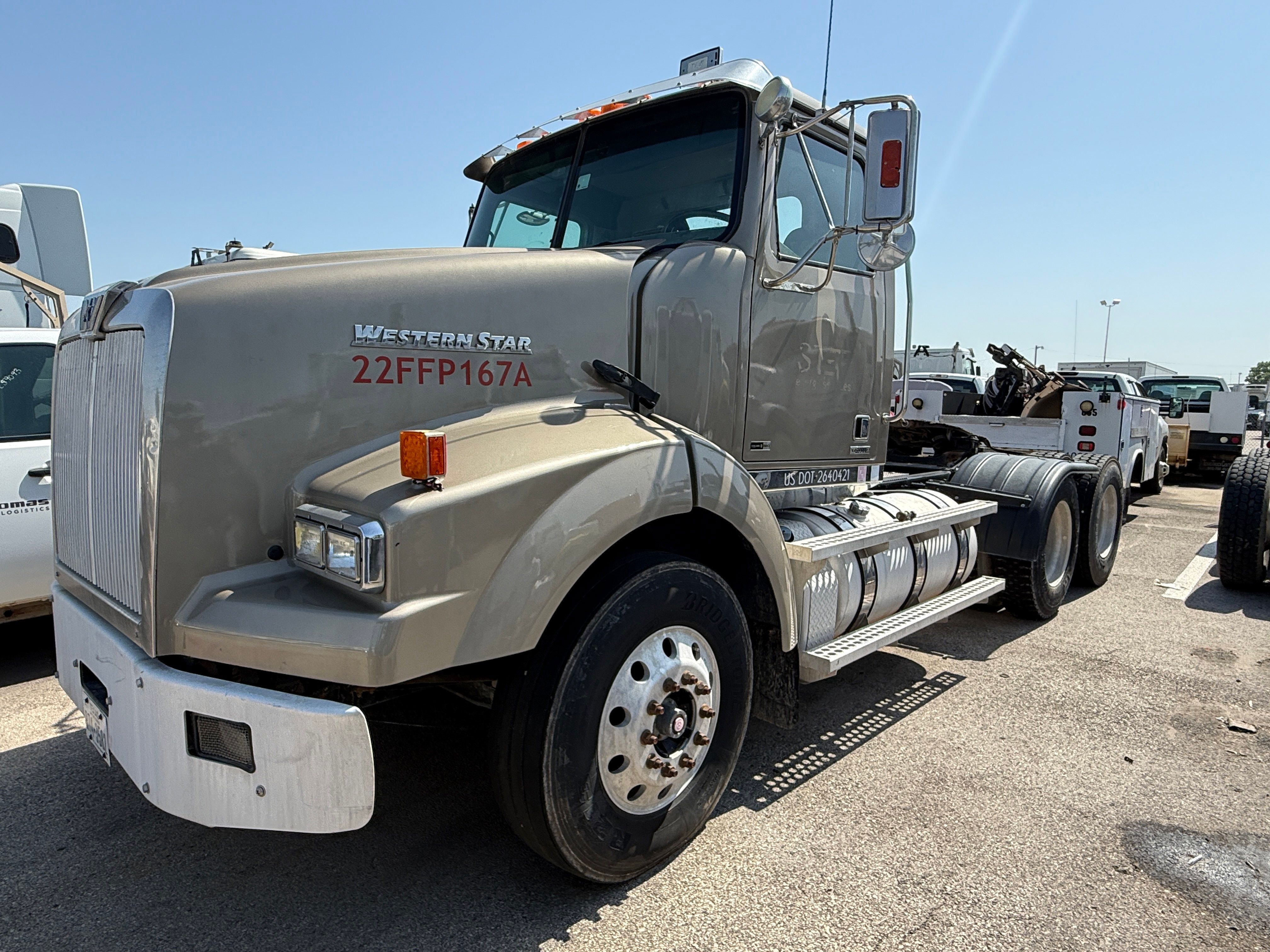 Used 2014 WESTERN STAR 4900 SA T/A DAY CAB  TRUCK TRACTOR