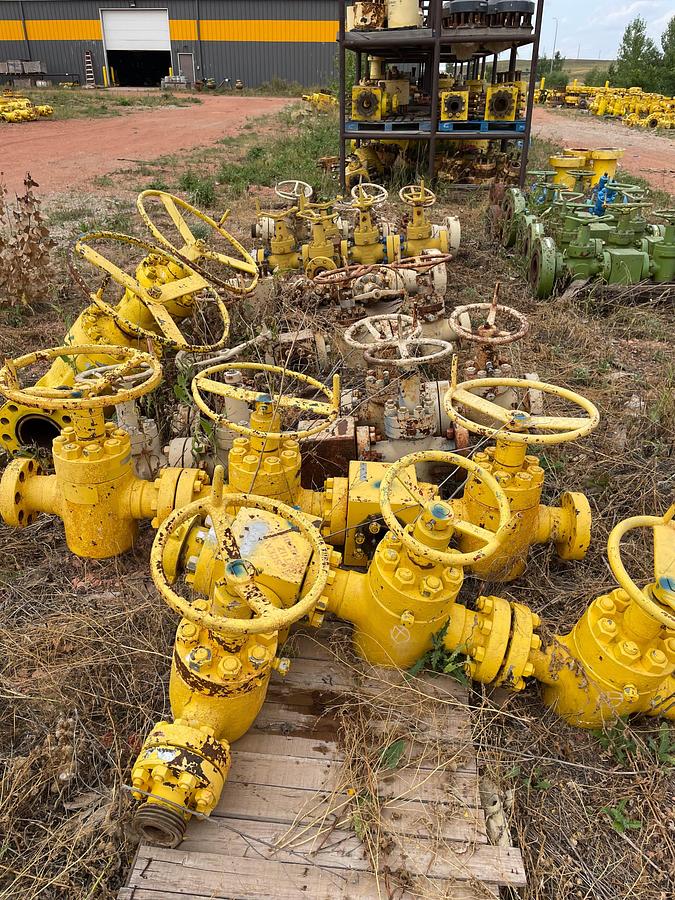 Used Lot of 25 Plus Small Bore Gate Valves, Fluid Crosses, Flanges, Etc.