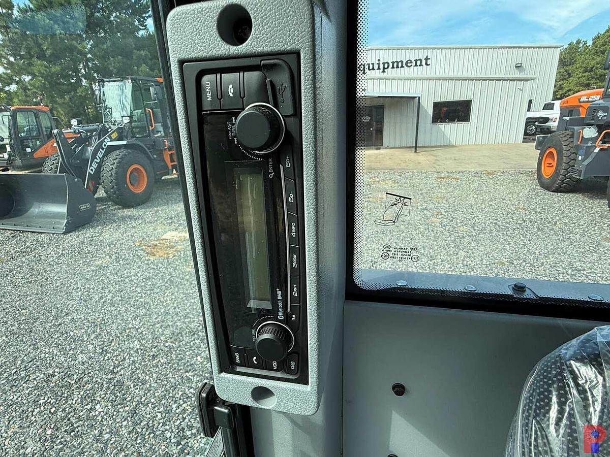 Used (NEW) DEVELON DX27Z-7 COMPACT MINI EXCAVATOR