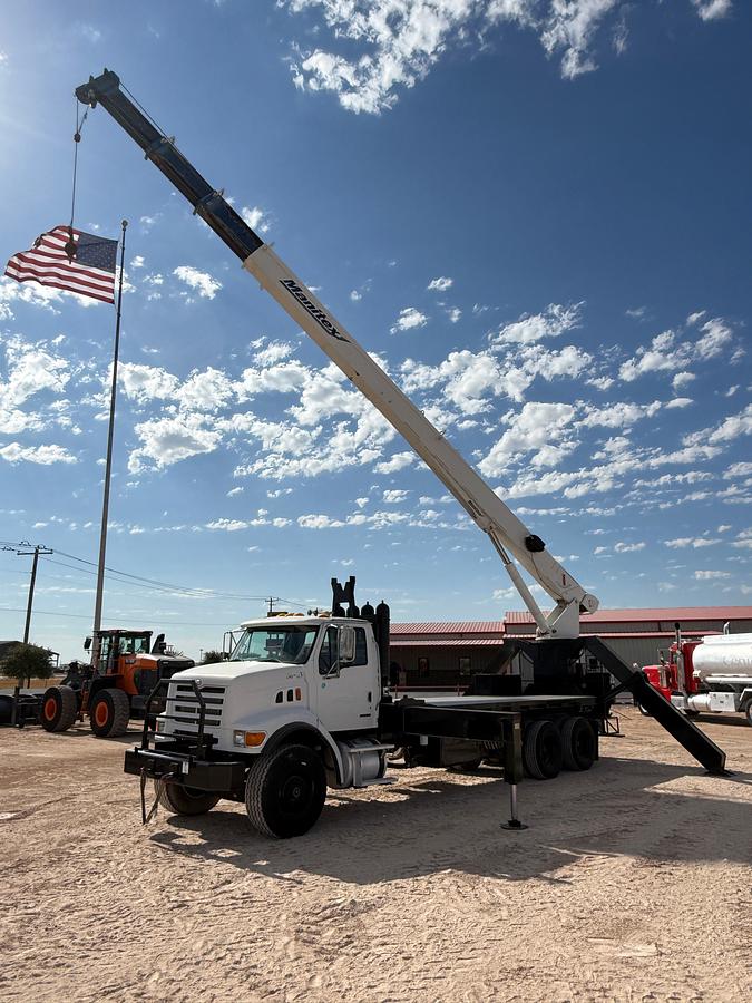 Used 2007 STERLING LT7500 SERIES T/A DAYCAB 30-TON CRANE TRUCK