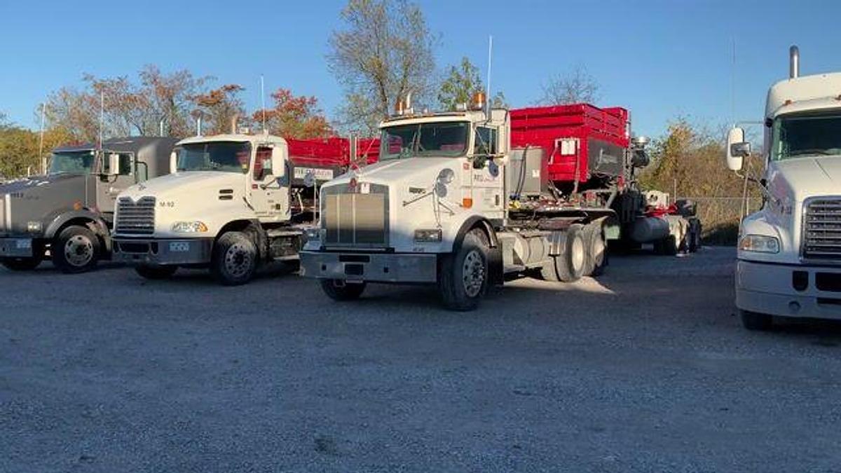 Used 2013 KENWORTH T800 DAY CAB TRUCK